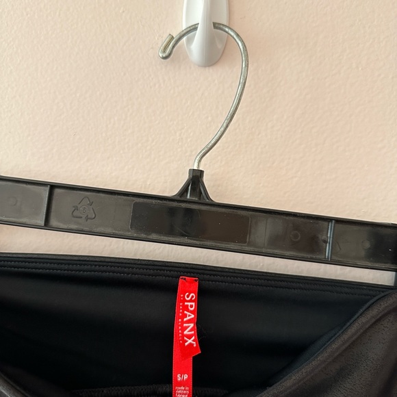 SPANX Faux Leather Leggings Size Small - Picture 5 of 5